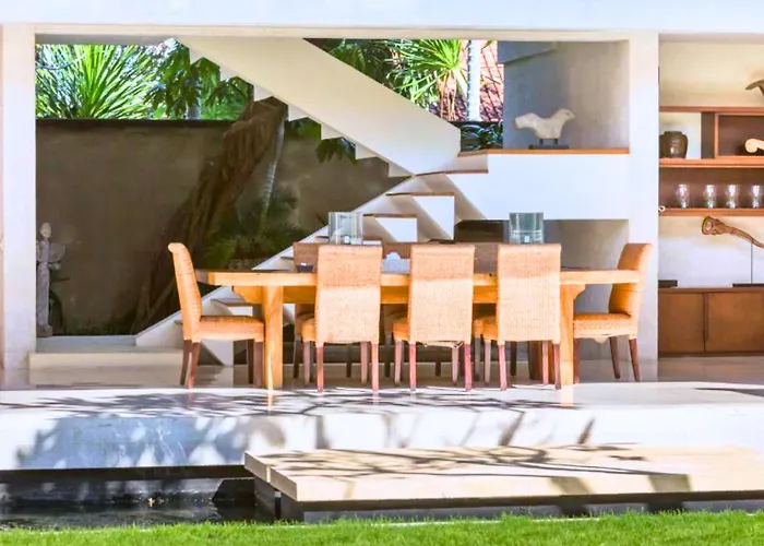 Neada 4 Bedroom Grand Pool Seminyak