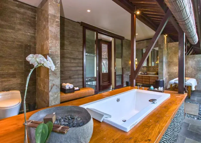 Villa Neada 4 Bedroom Grand Pool Seminyak